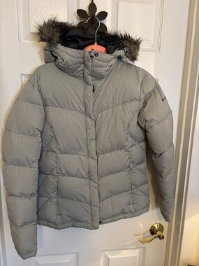 Columbia Omni-Shield Light Gray Down Puffer Coat with Faux Fur Trim Hood Med